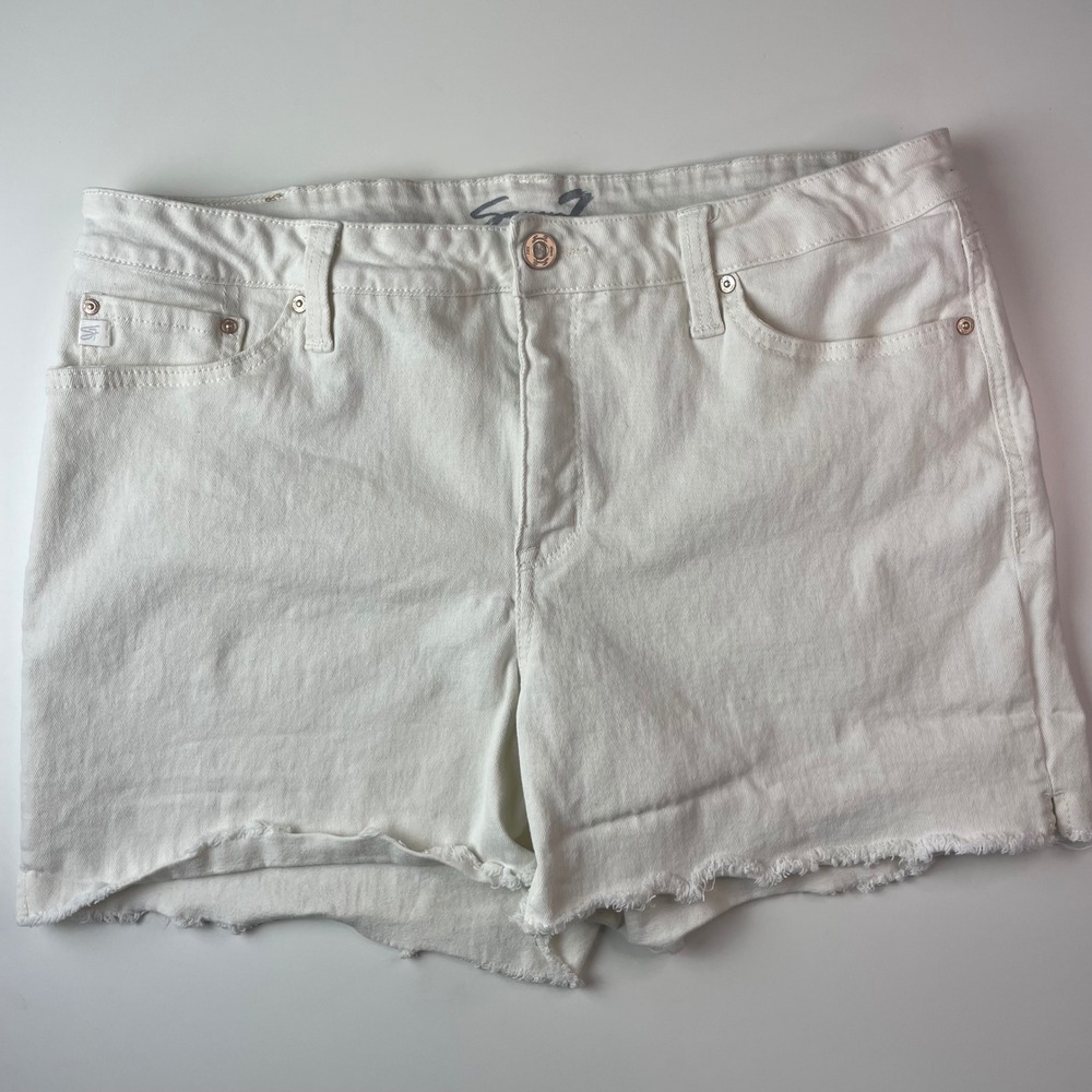Seven7 Womens Weekend Short White Denim Frayed Hem Bone Size 16 MY3324C025